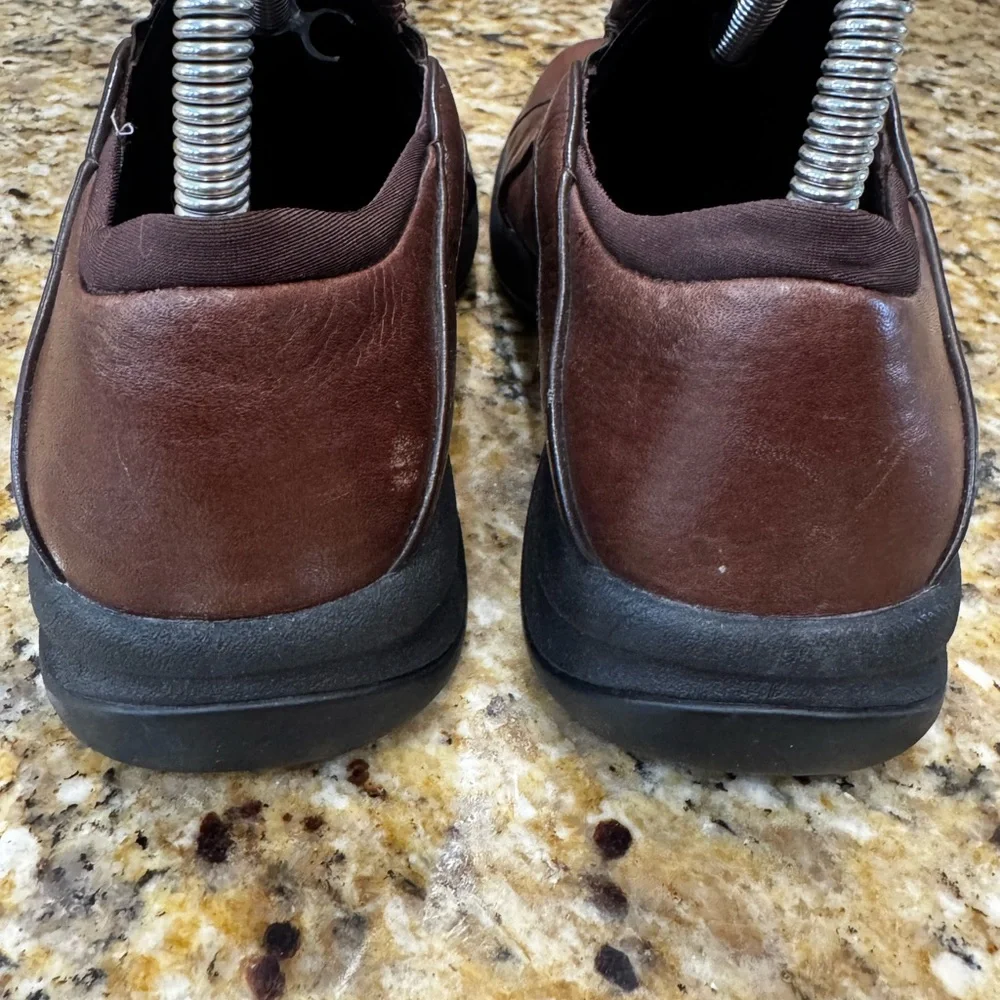Merrell Womens Dark Brown Leather Slip On Clogs Comfort Walking Shoes Size 7.5